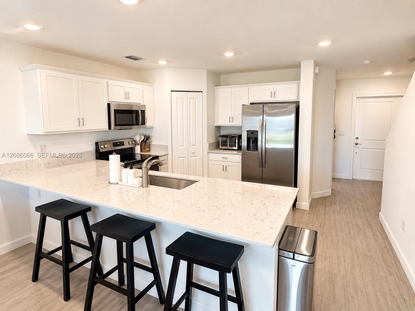 5013 Woods Edge Cir — Photo 5
