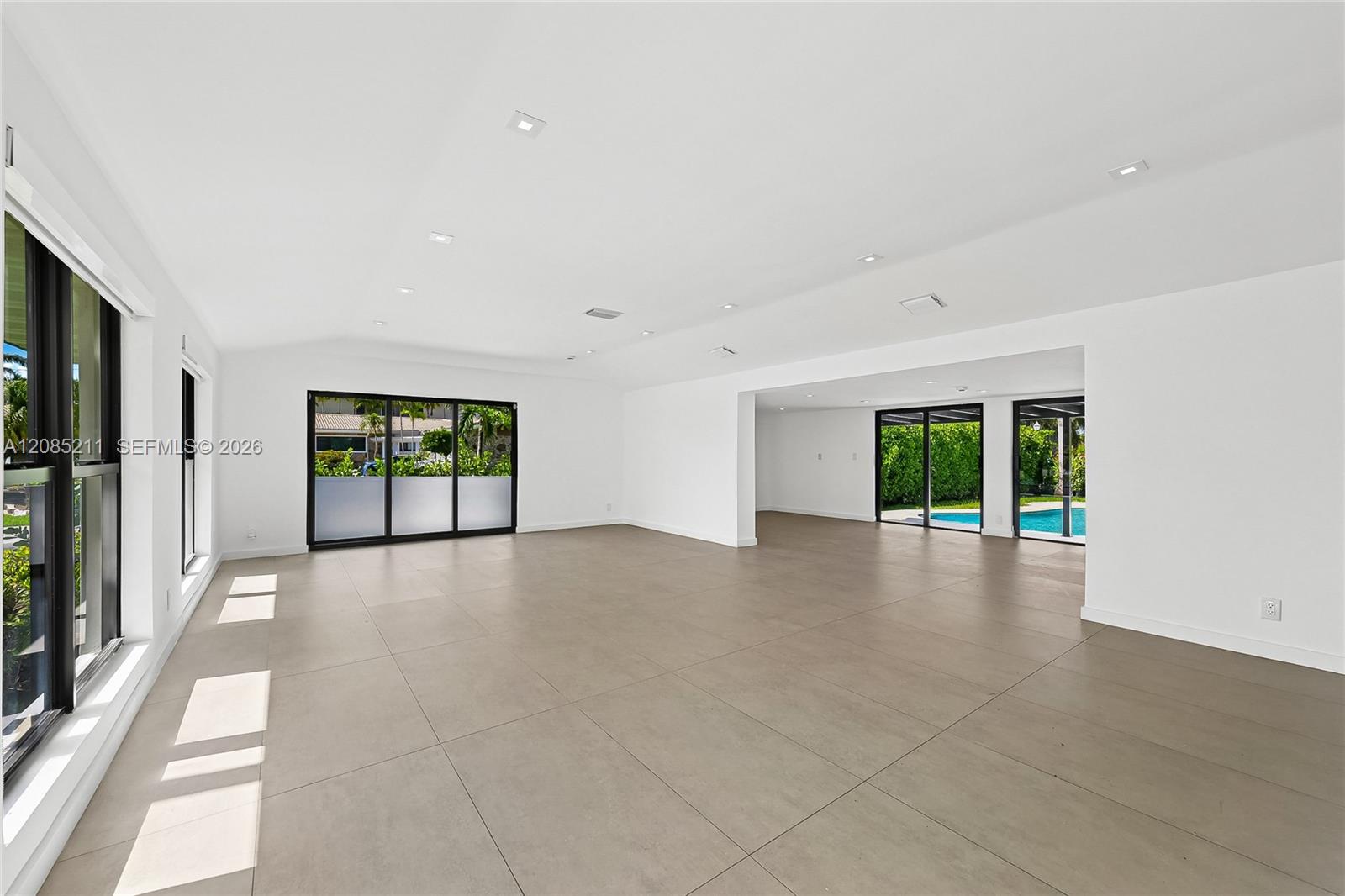 536 Hibiscus Dr — Photo 3