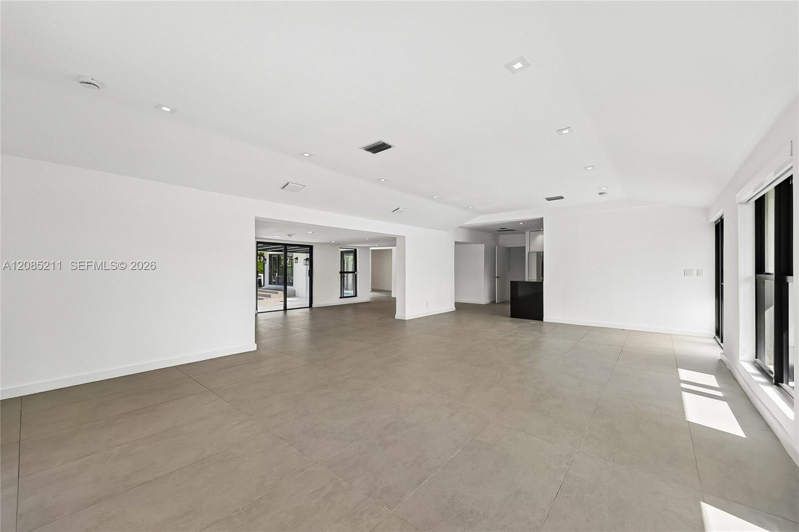 536 Hibiscus Dr — Photo 4