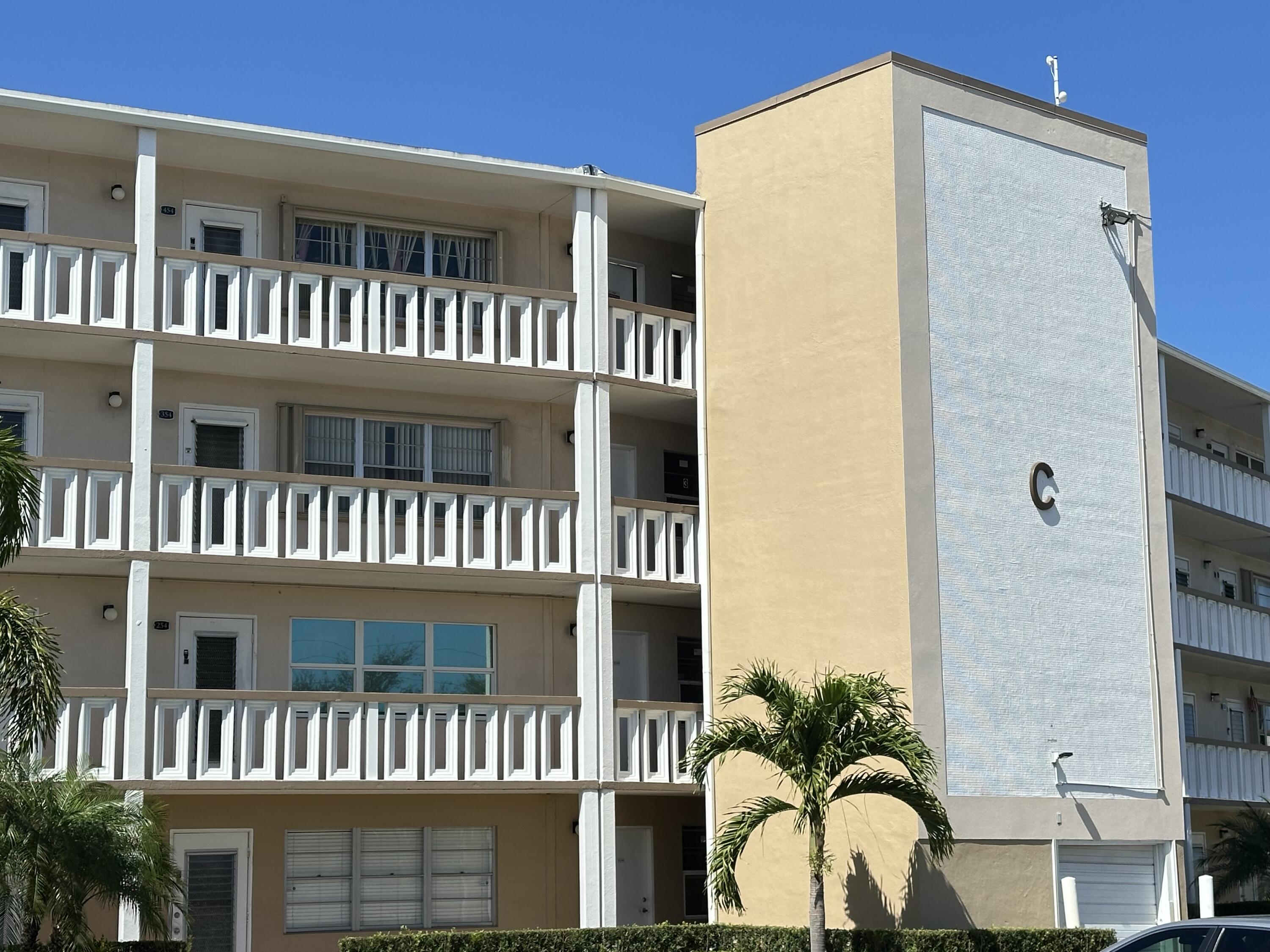 352 Southampton C, West Palm Beach FL 33417