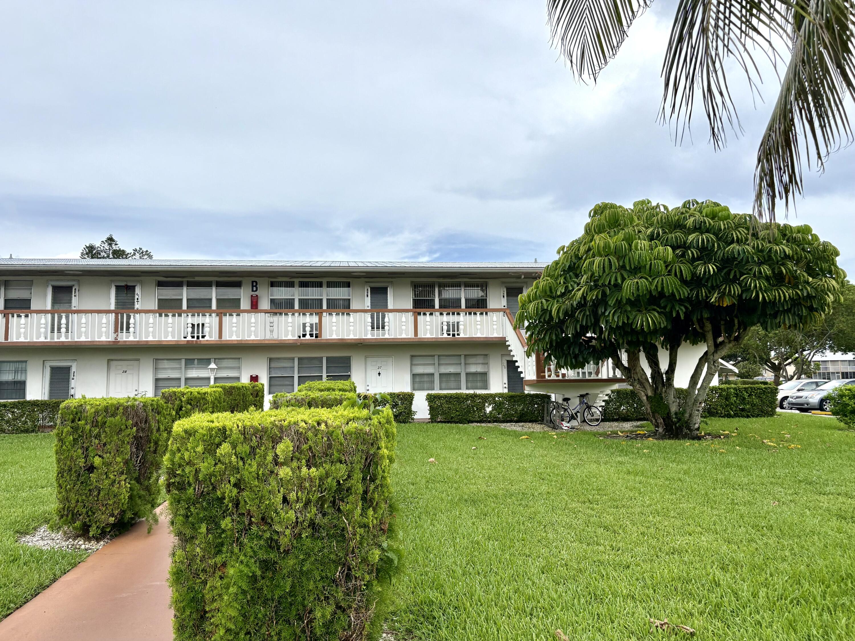 39 Cambridge B, West Palm Beach FL 33417