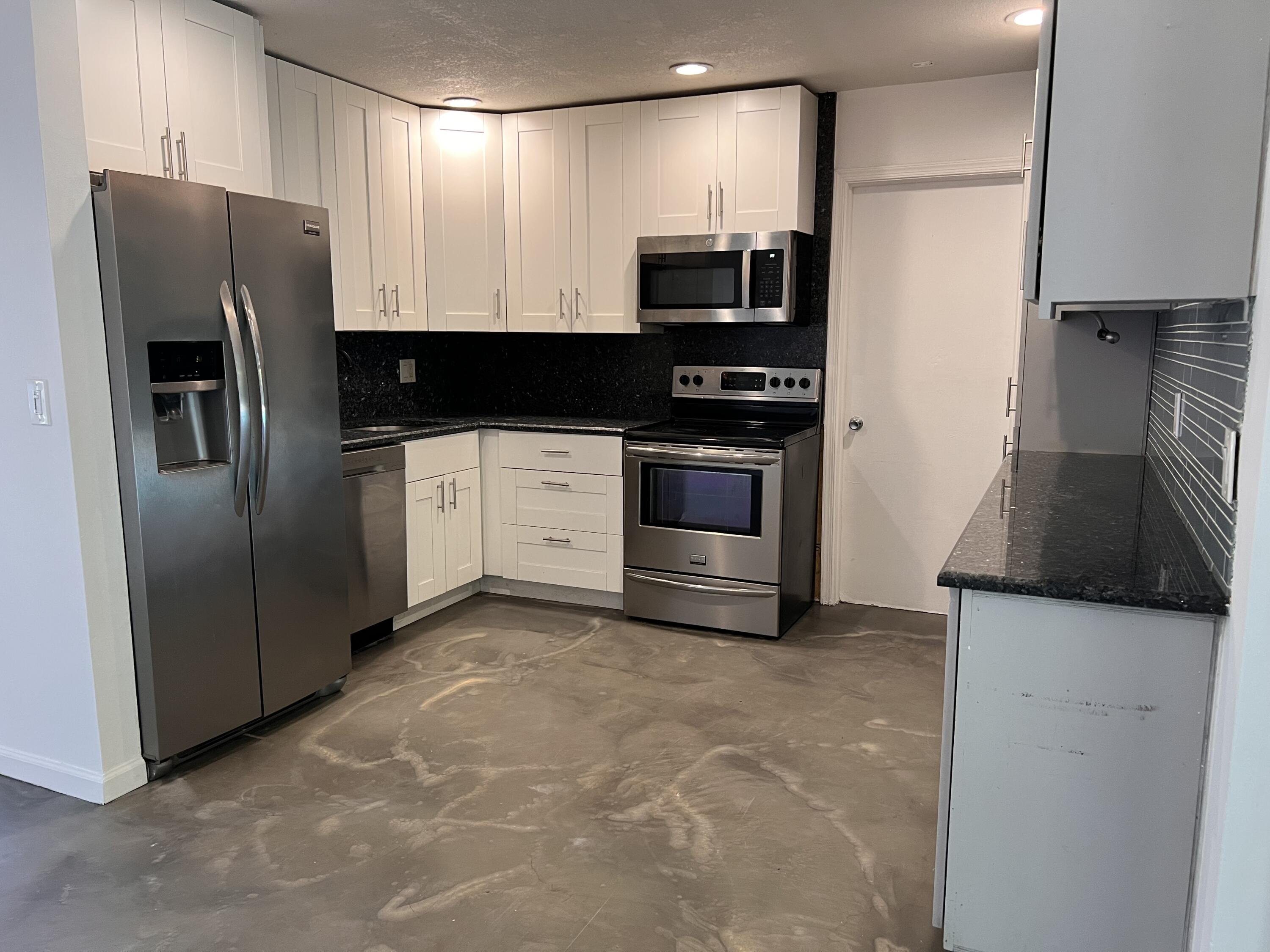 9596 RICHMOND Circle — Photo 3