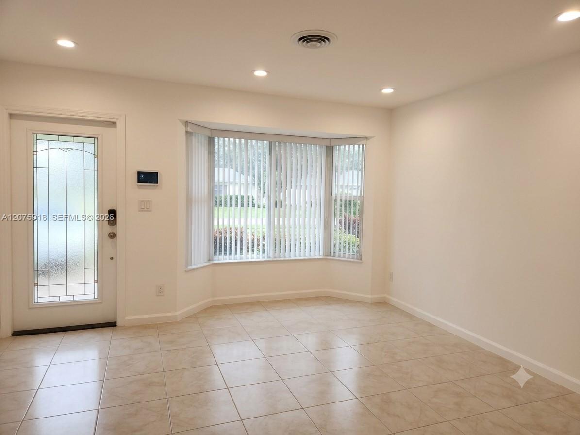 3345 Hayes St — Photo 2