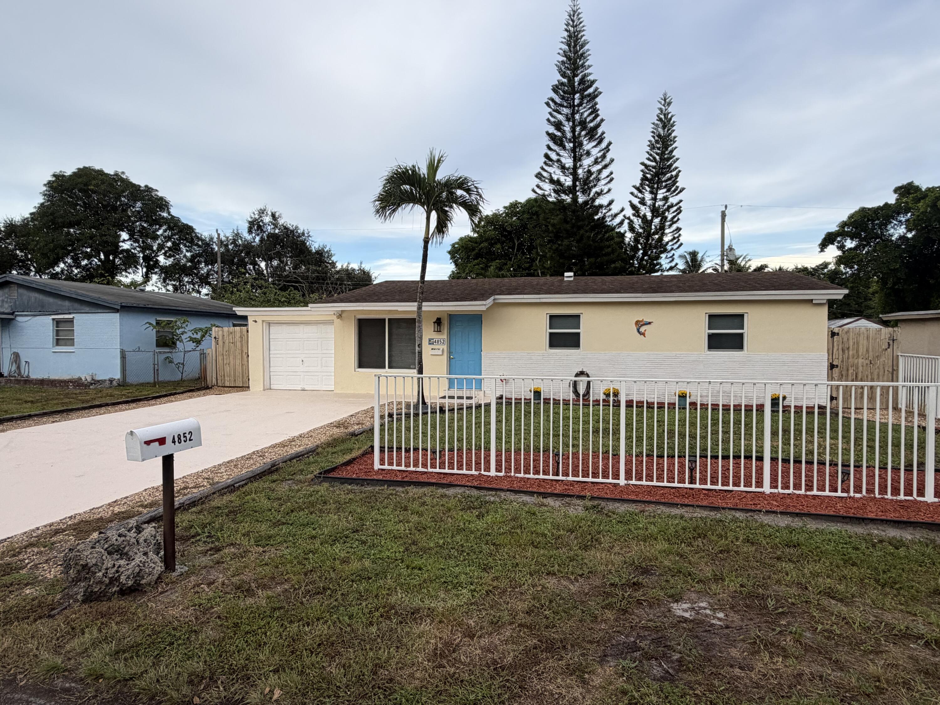 4852 SW 44TH Terrace — Photo 4
