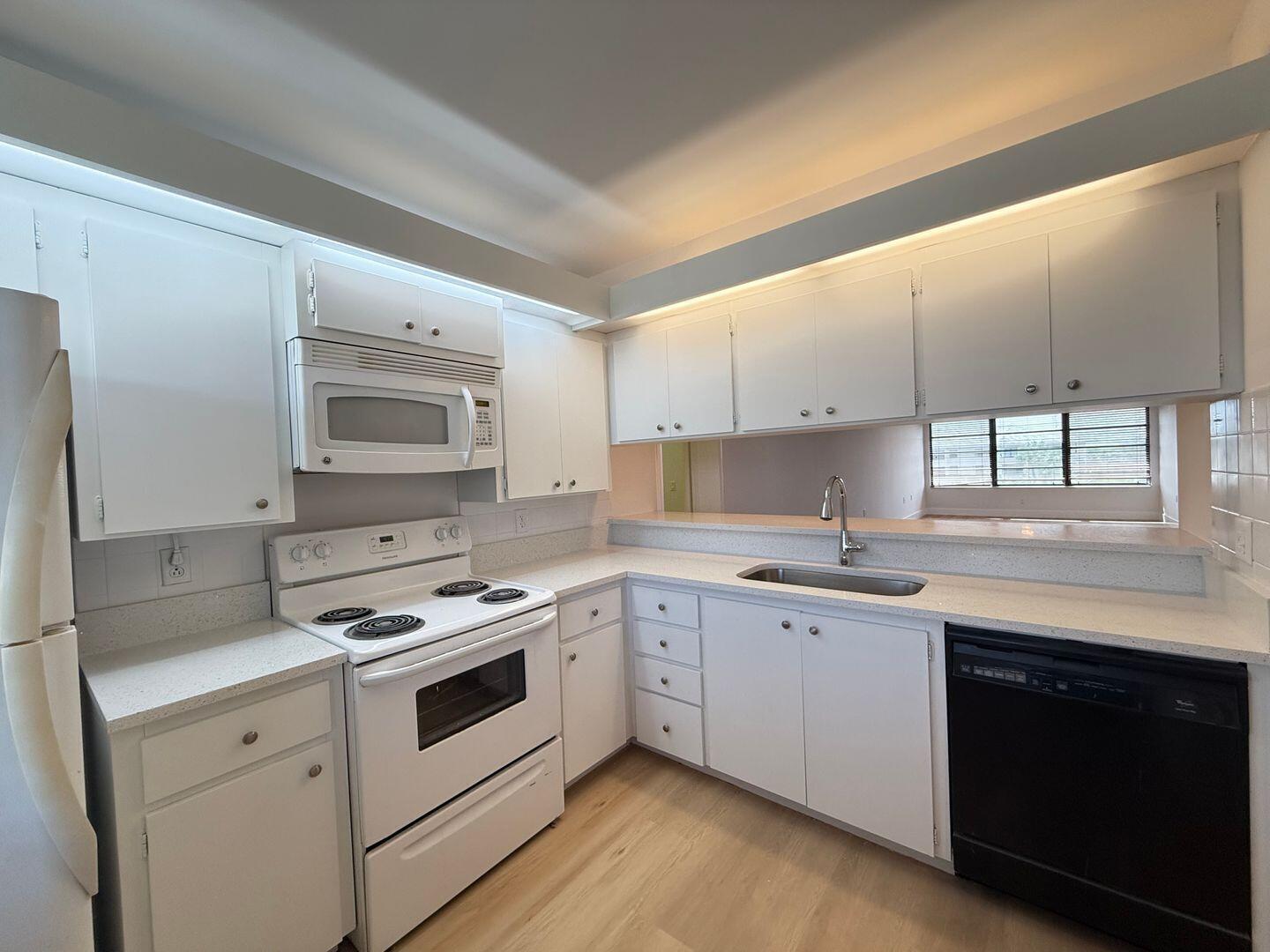 3511 VILLAGE Boulevard # 404 — Photo 4