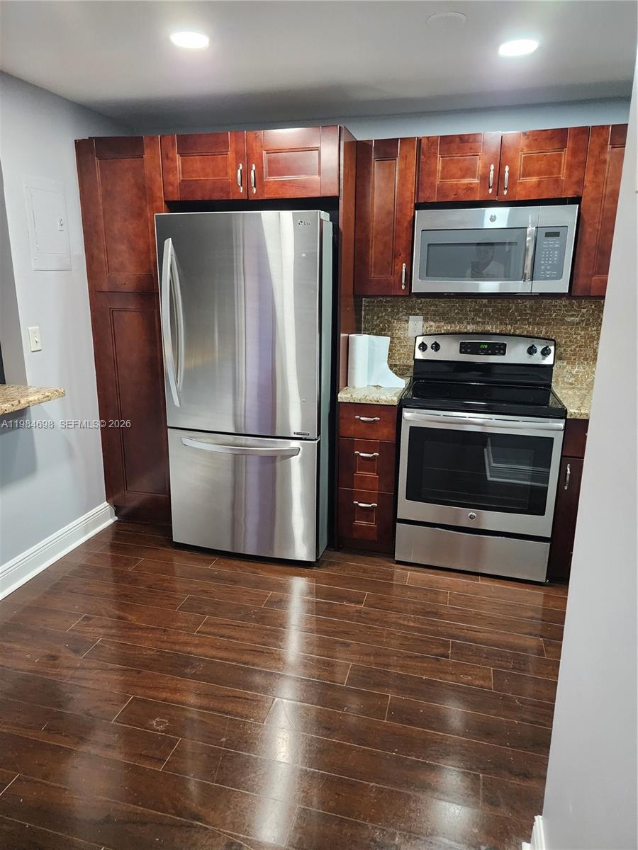 681 S Hollybrook Dr # 110 — Photo 2
