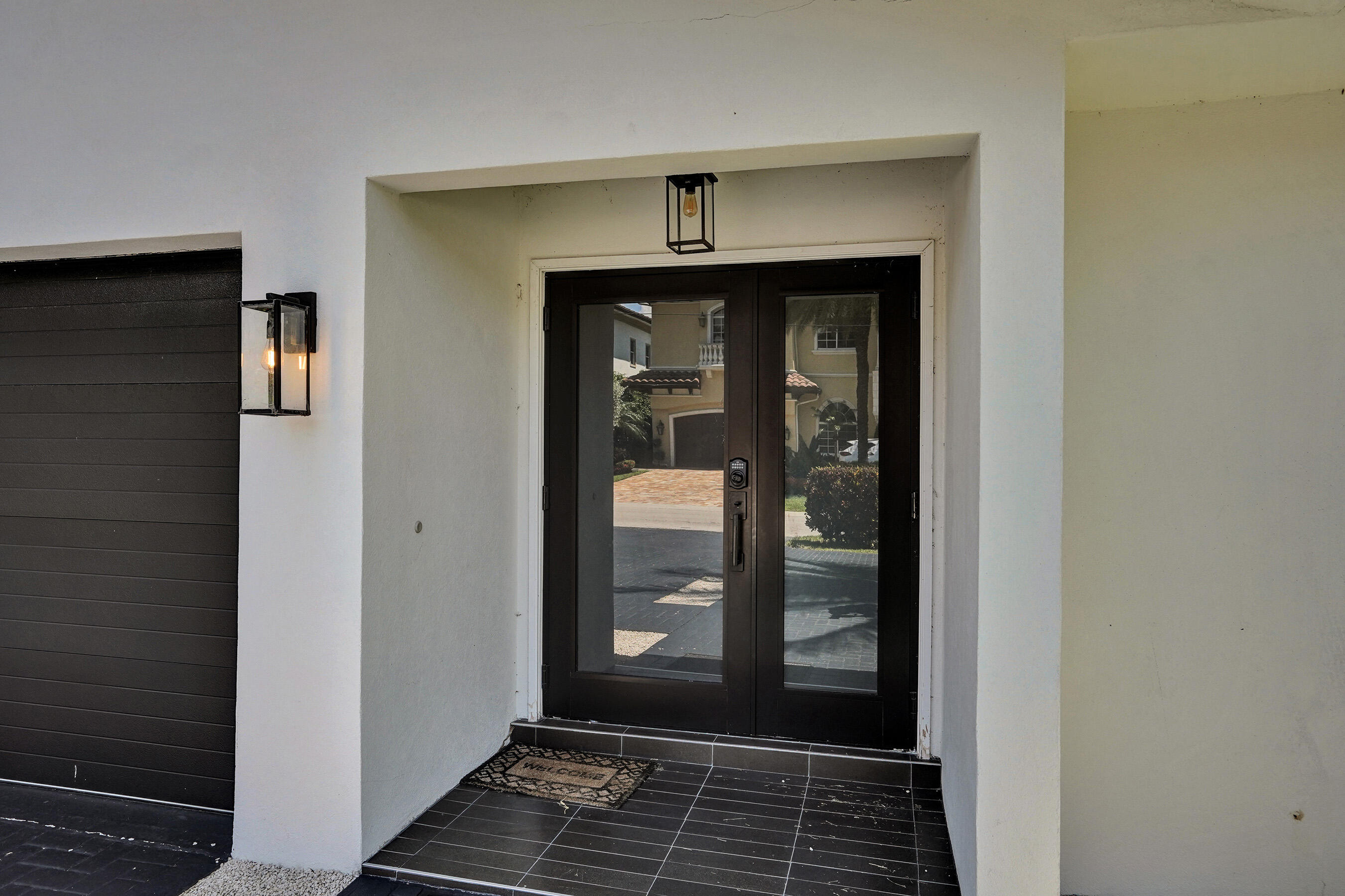 933 Banyan Drive — Photo 4