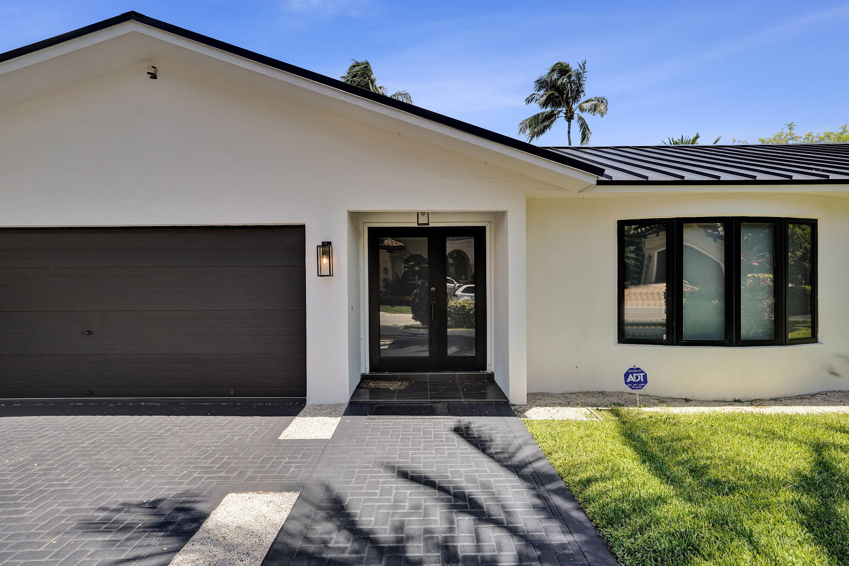 933 Banyan Drive — Photo 5