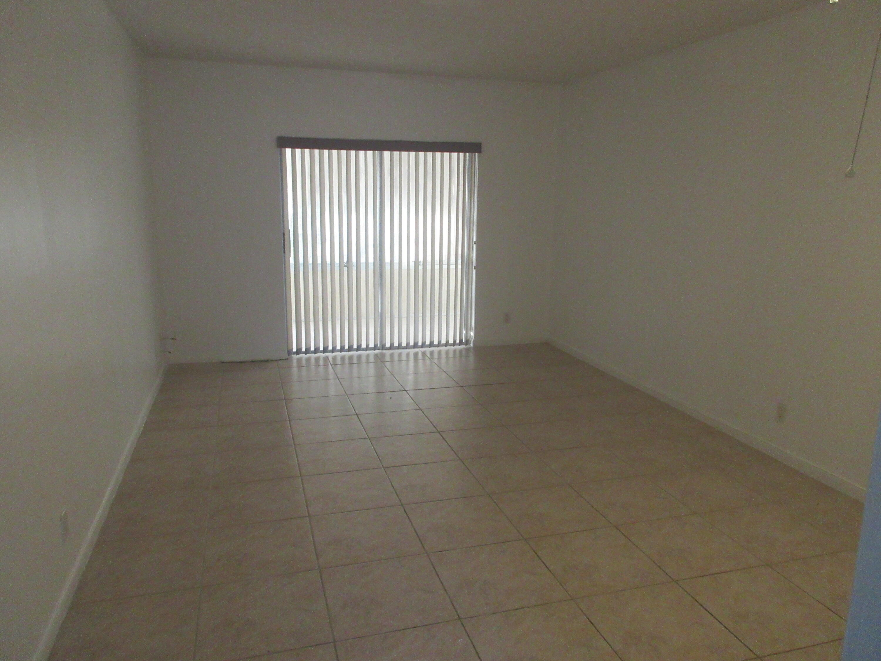 1115 LAKE Terrace # 107 — Photo 3