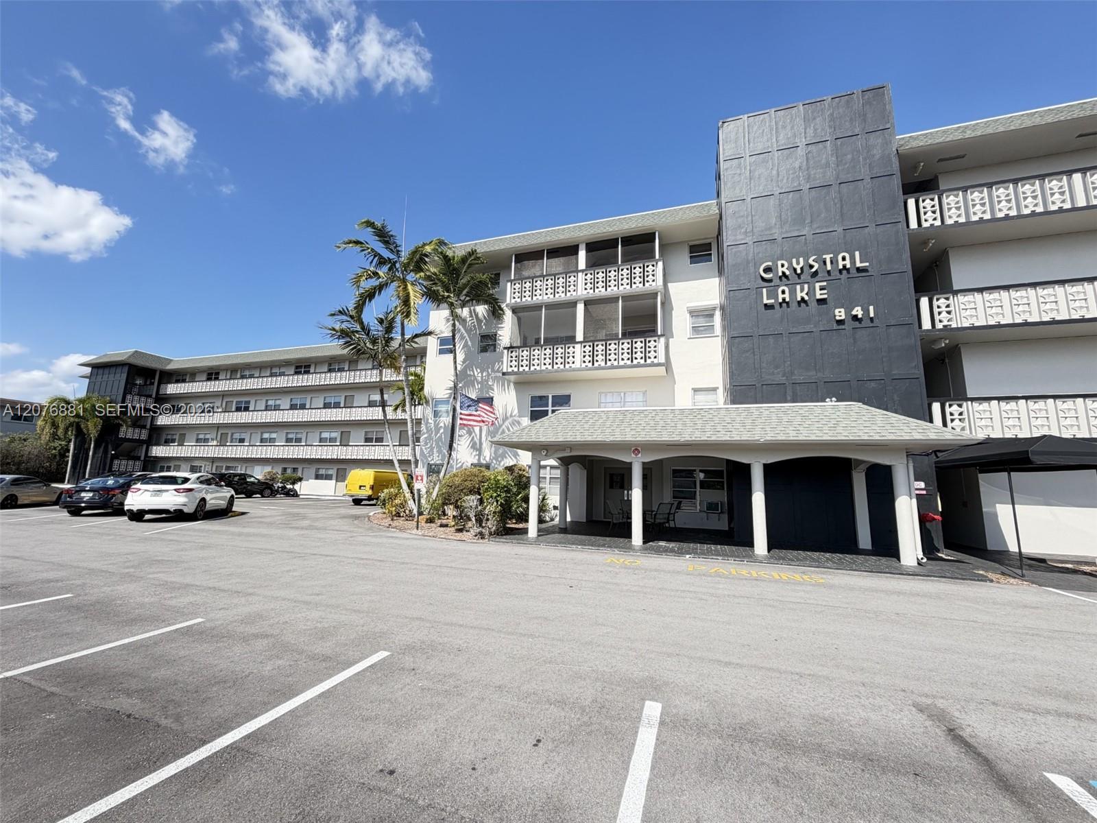 941 Crystal Lake Dr # 305, Deerfield Beach FL 33064