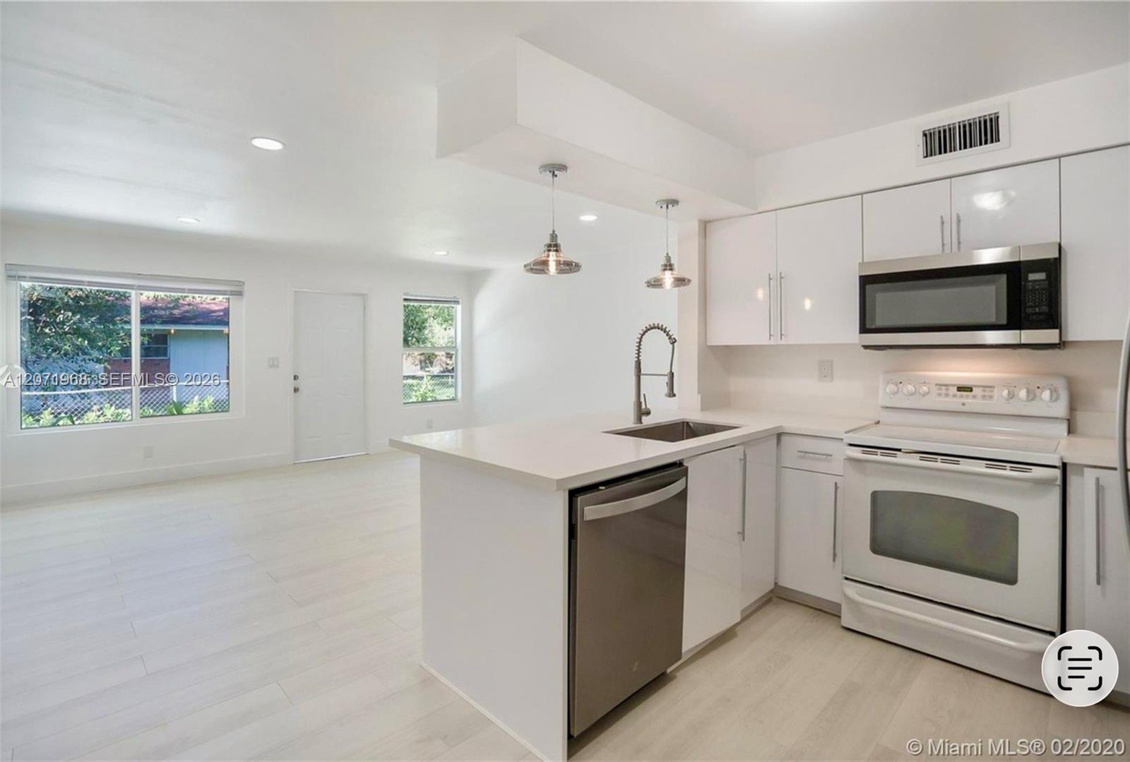1301 NE 147th St # 1301 — Photo 2