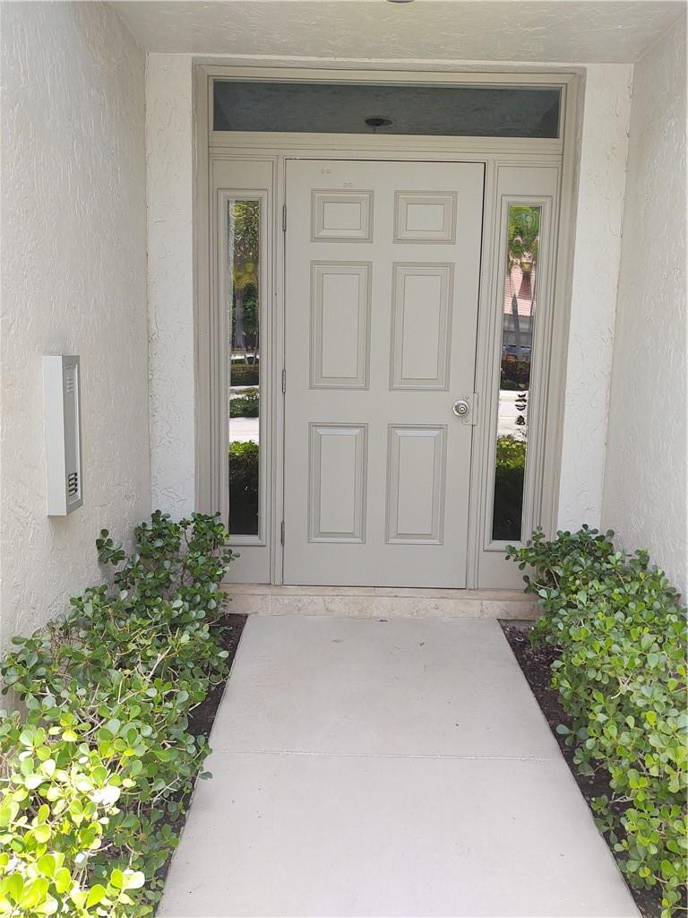 5801 Coach House Circle # B — Photo 3