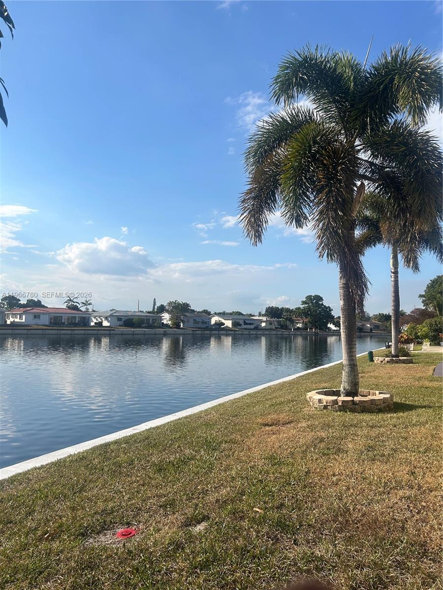 5715 NW 85th Ave, Tamarac FL 33321