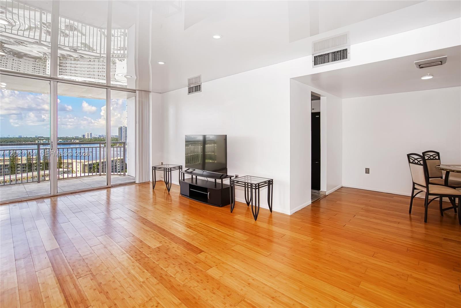 18021 Biscayne Blvd # 1604 — Photo 4