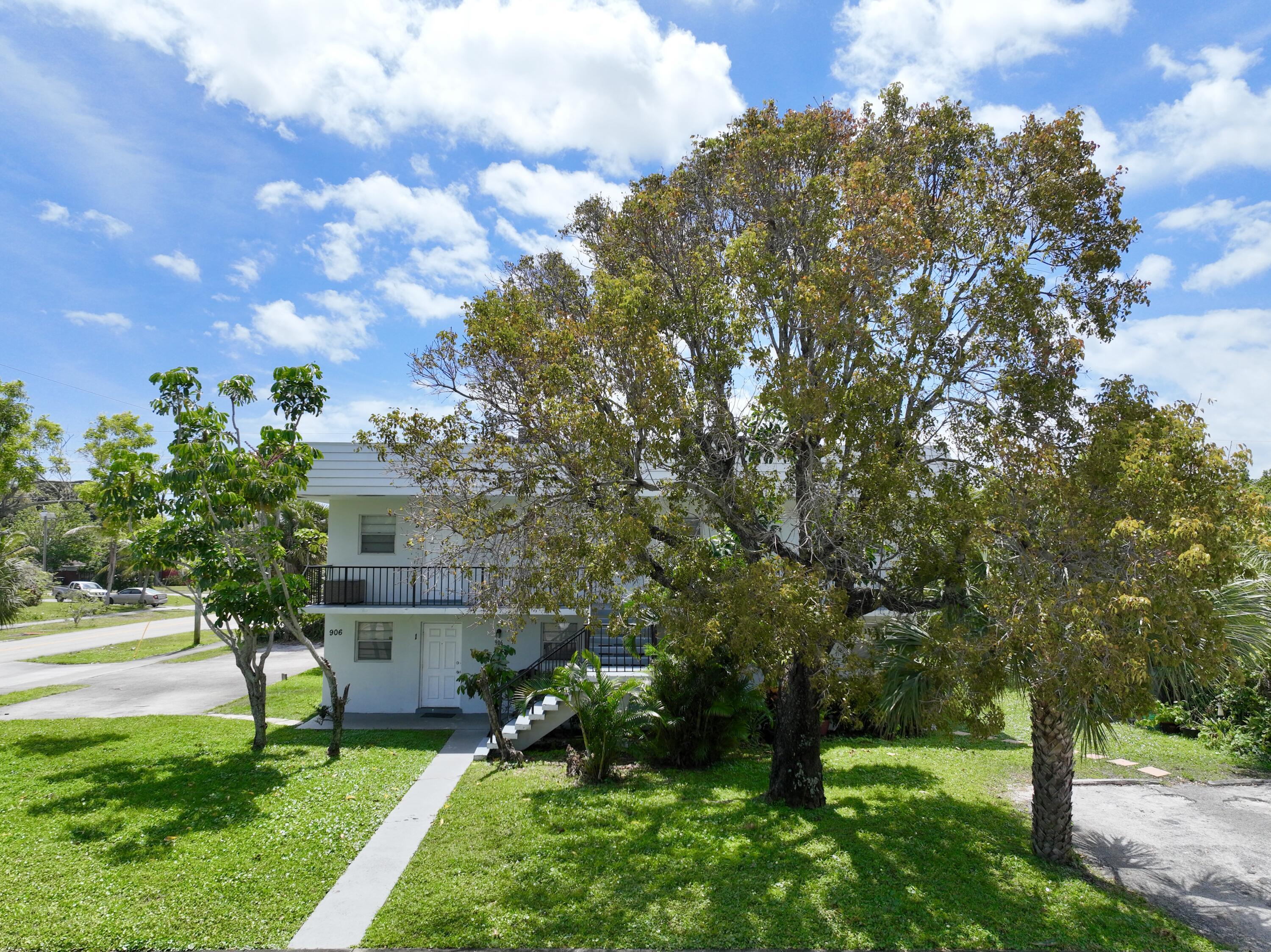 906 Foresteria Drive — Photo 2