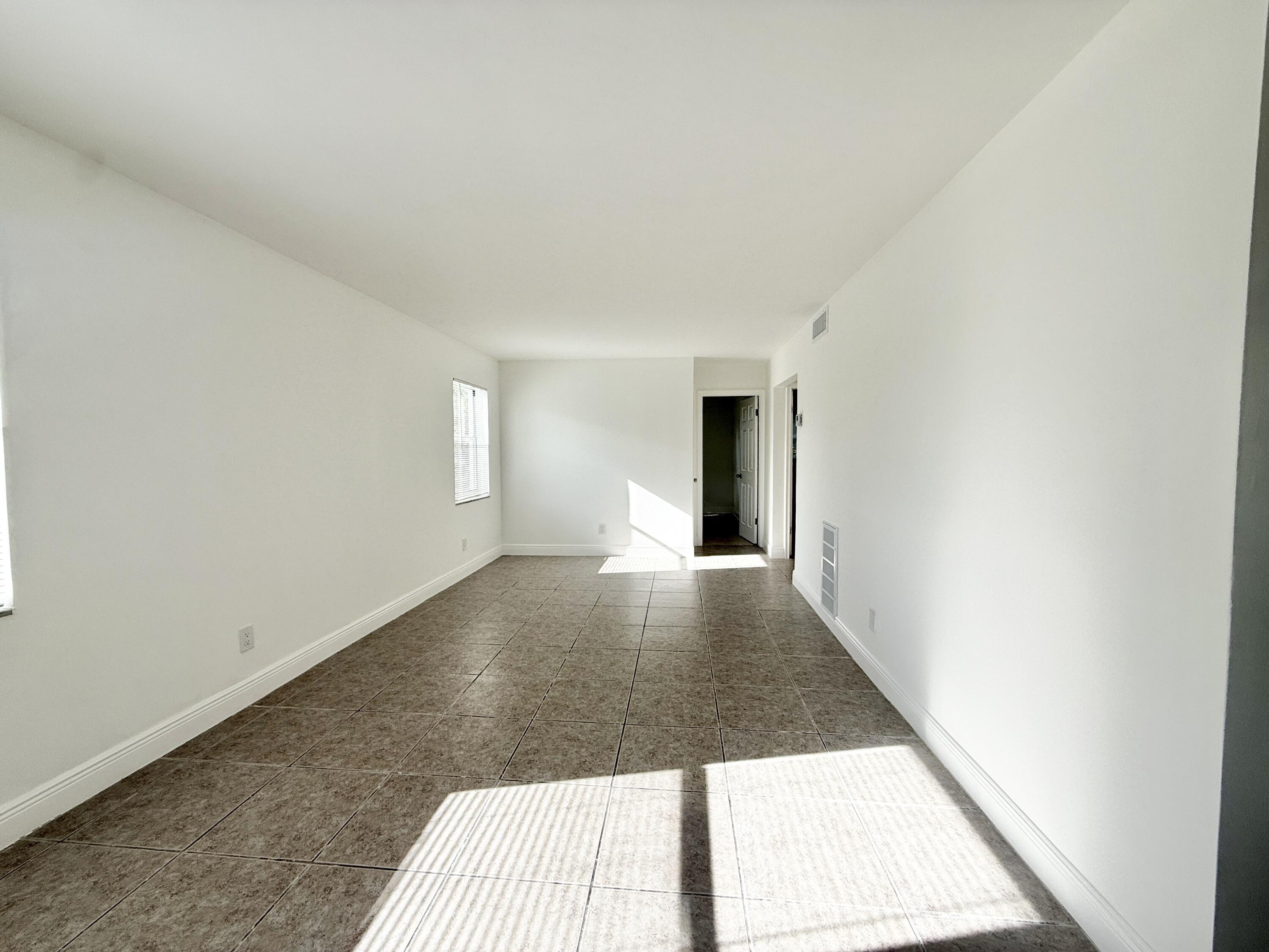 906 Foresteria Drive — Photo 4
