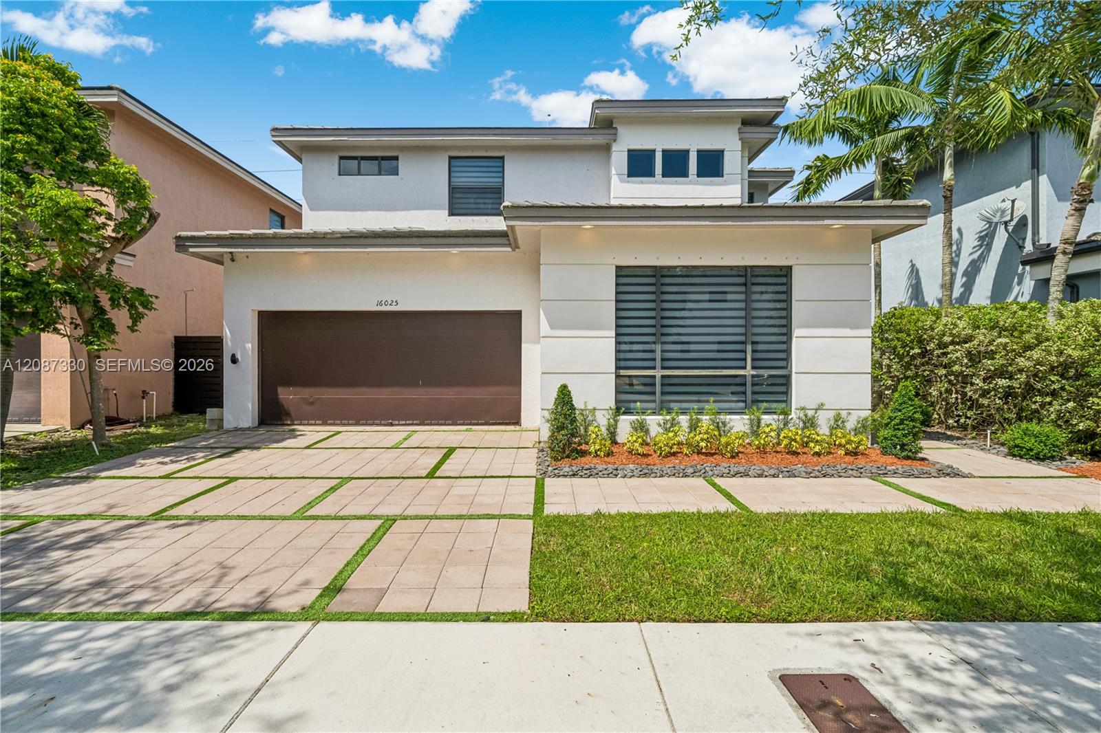 16025 SW 136th Ter — Photo 2