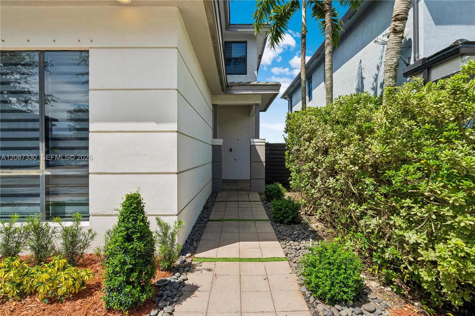 16025 SW 136th Ter — Photo 3