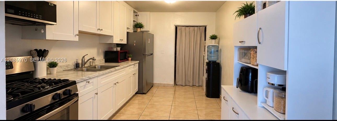 1010 E 8th Ct — Photo 3