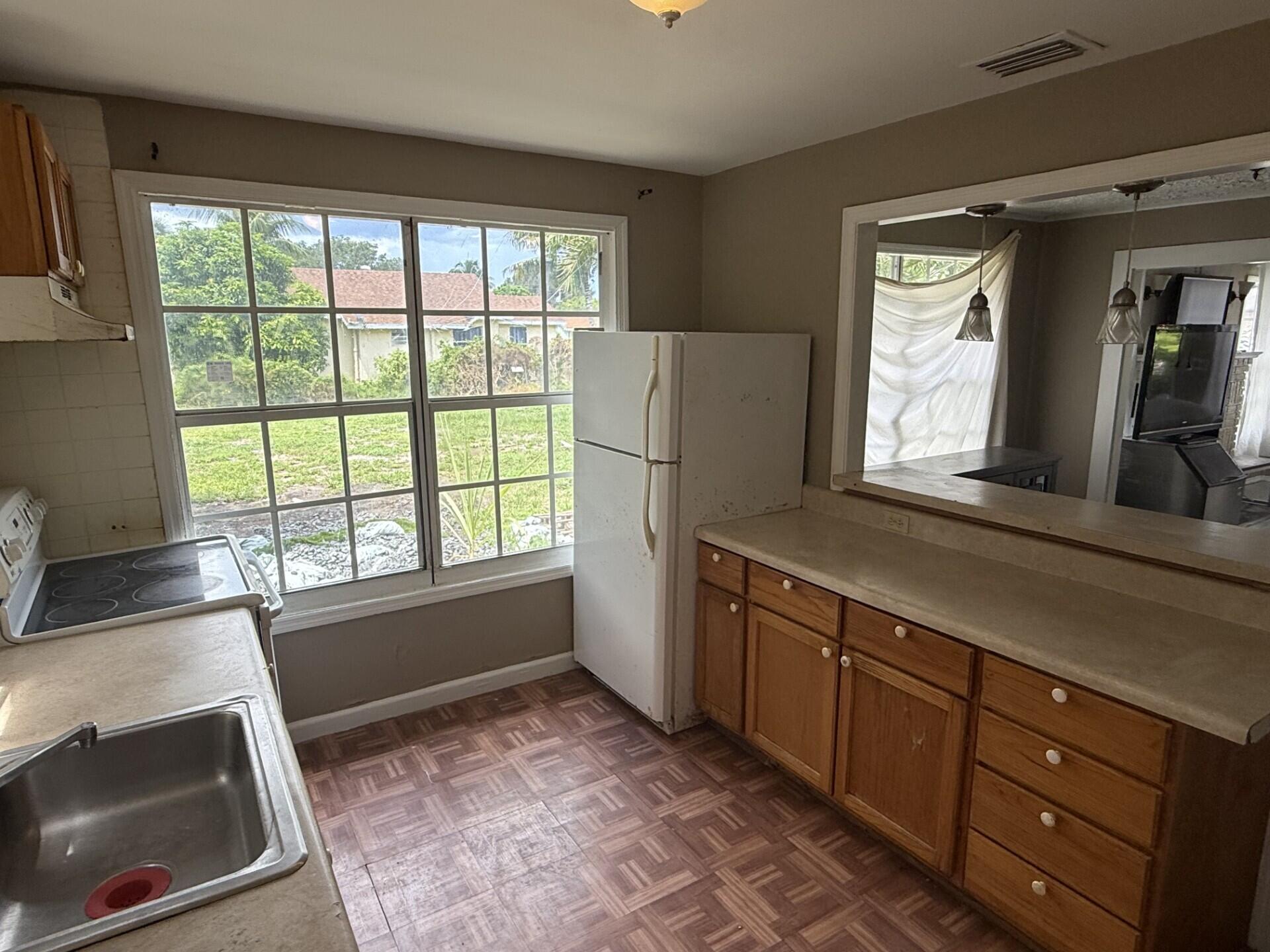 2422 Genessee Avenue — Photo 5