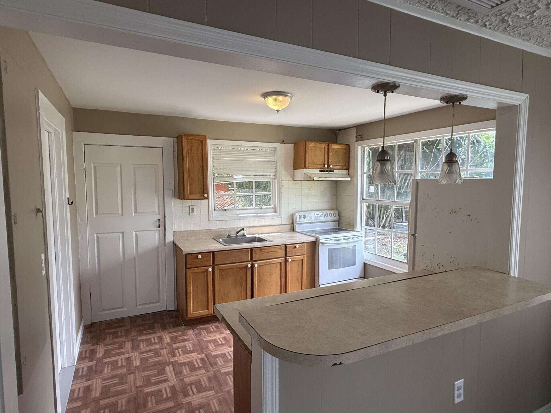 2422 Genessee Avenue — Photo 4