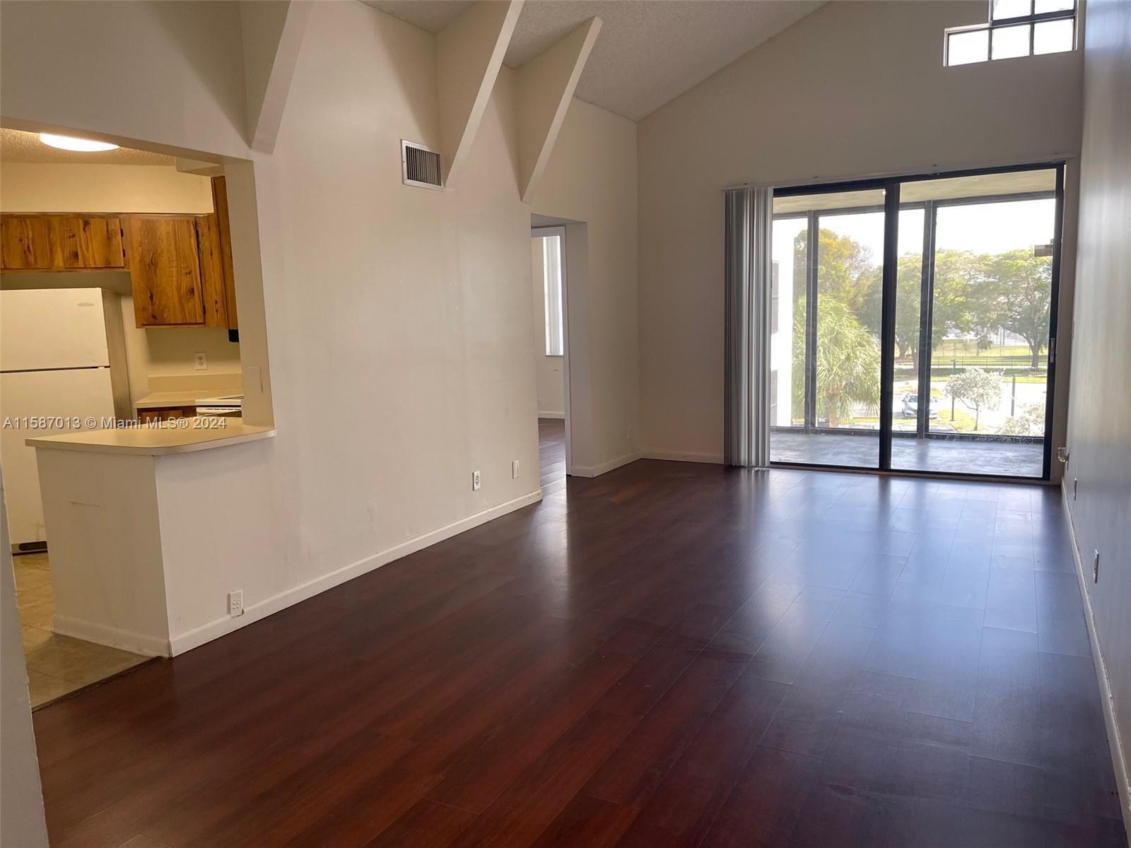 212 Lake Pointe Drive # 313 — Photo 3