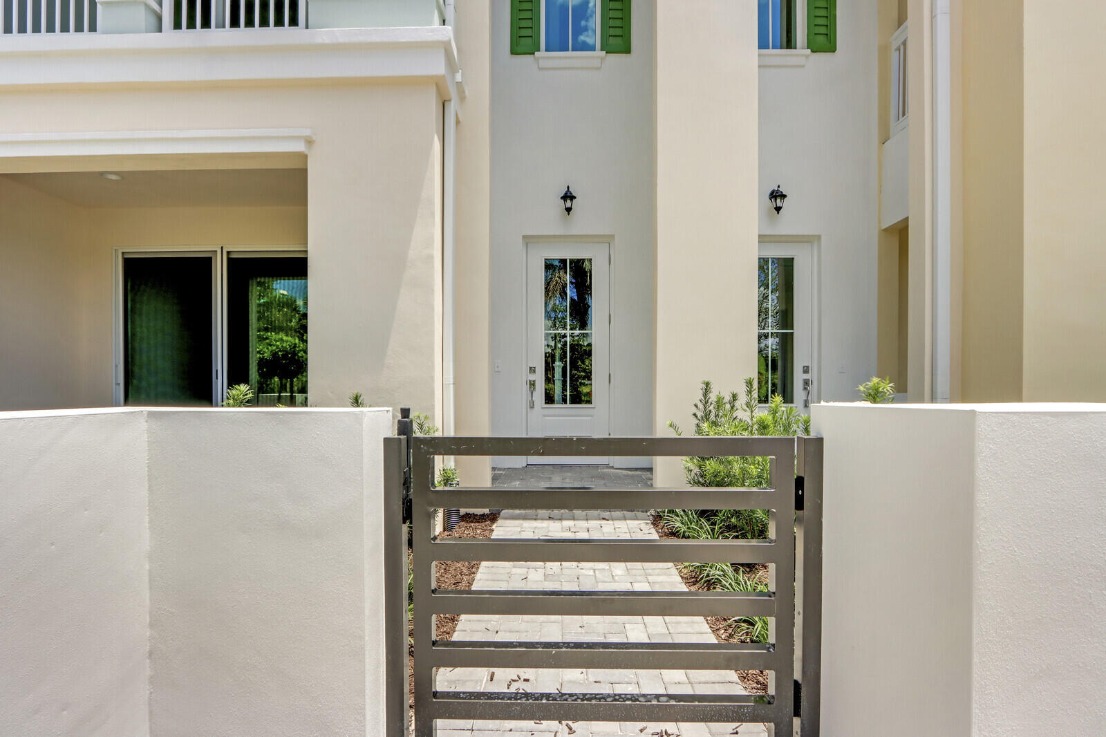 12556 Gross Pointe Drive — Photo 3