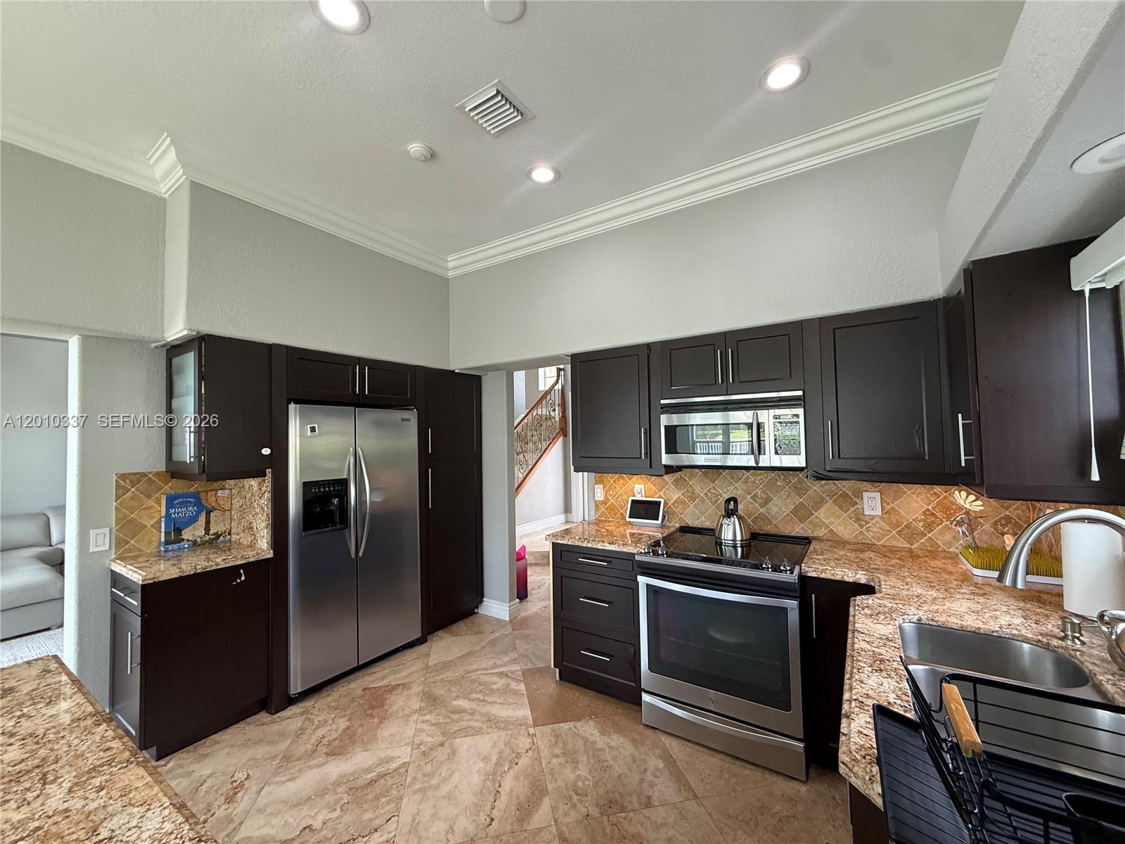 1070 Capistrano — Photo 4