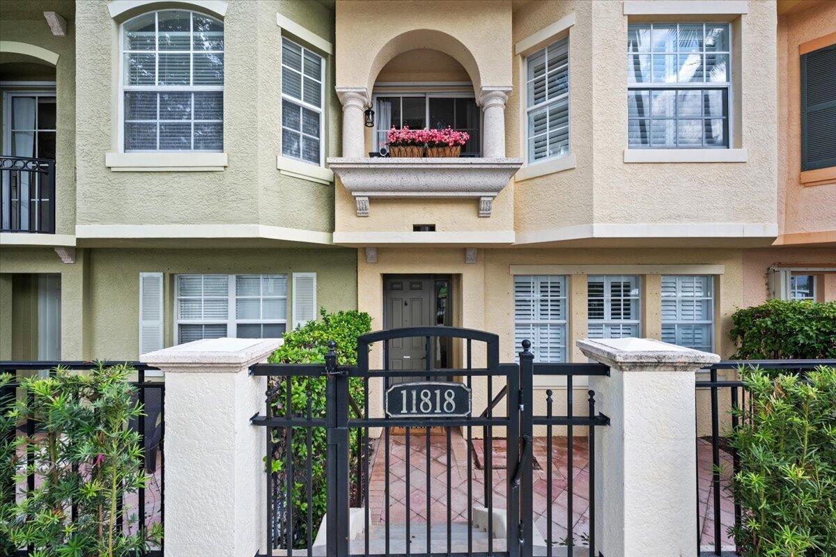 11818 Valencia Gardens Avenue, Palm Beach Gardens FL 33410
