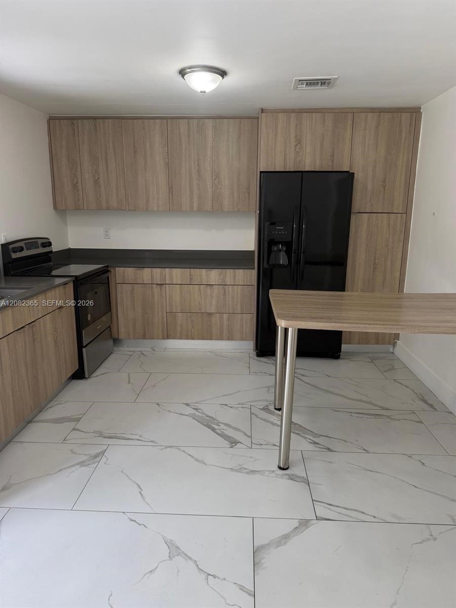 2542 NE 182nd St # 2542, North Miami Beach FL 33160