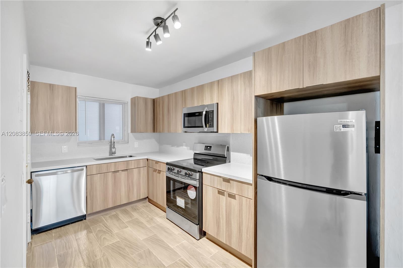 1939 Jefferson St # 103 — Photo 2