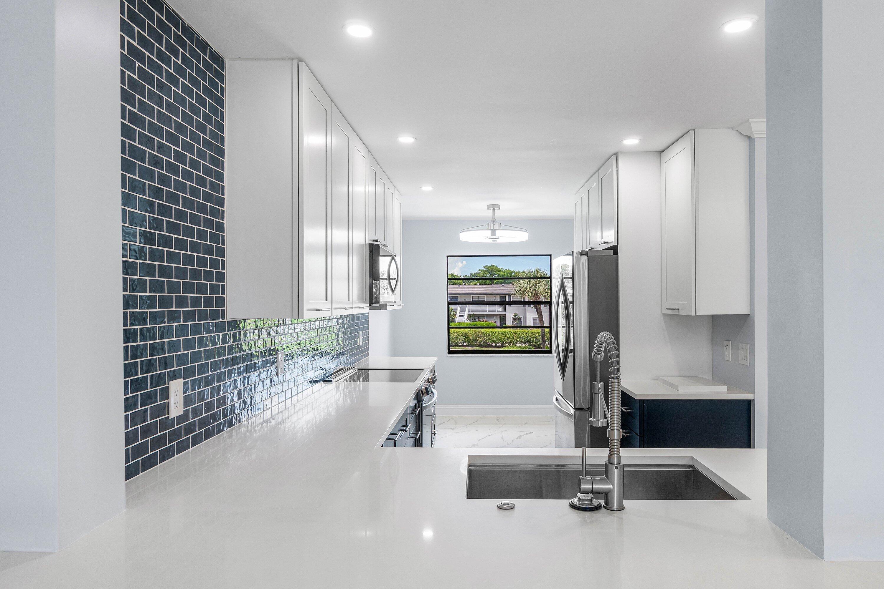 15 SOUTHPORT Lane # D — Photo 3