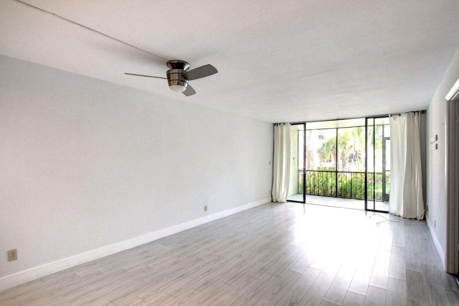 11 ROYAL PALM Way # 1040 — Photo 3
