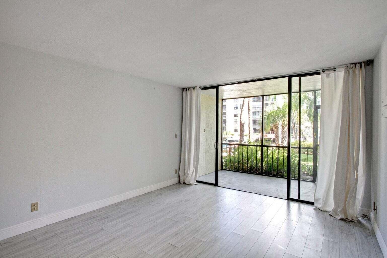 11 ROYAL PALM Way # 1040 — Photo 5