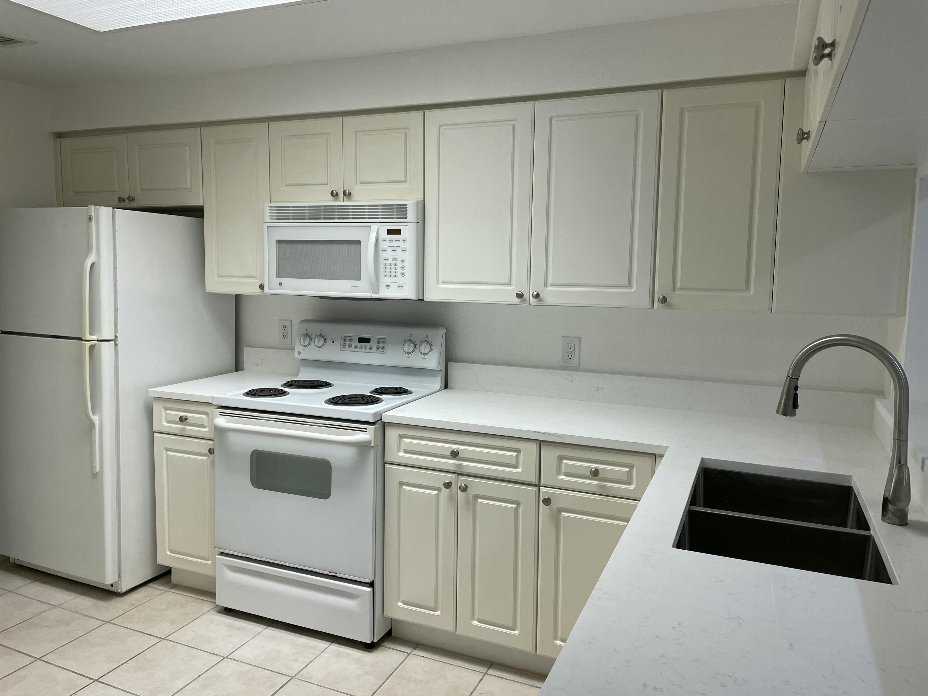 3021 Alcazar Place # 306 — Photo 5