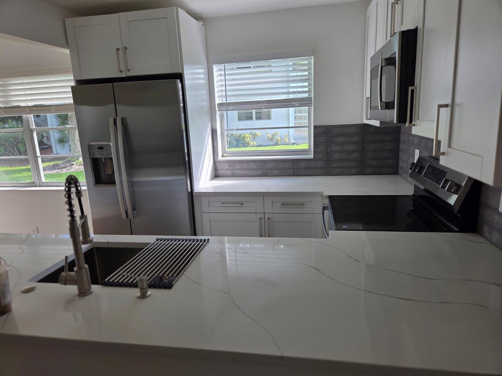205 ELLESMERE E # 205 — Photo 3