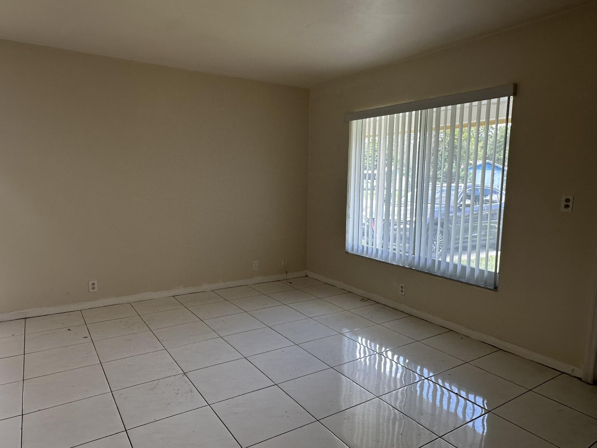 1316 NW 15th Place NW — Photo 3