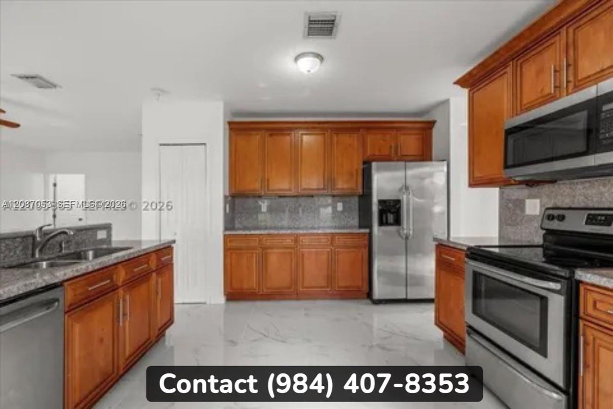 1755 NE 35th Ave — Photo 3