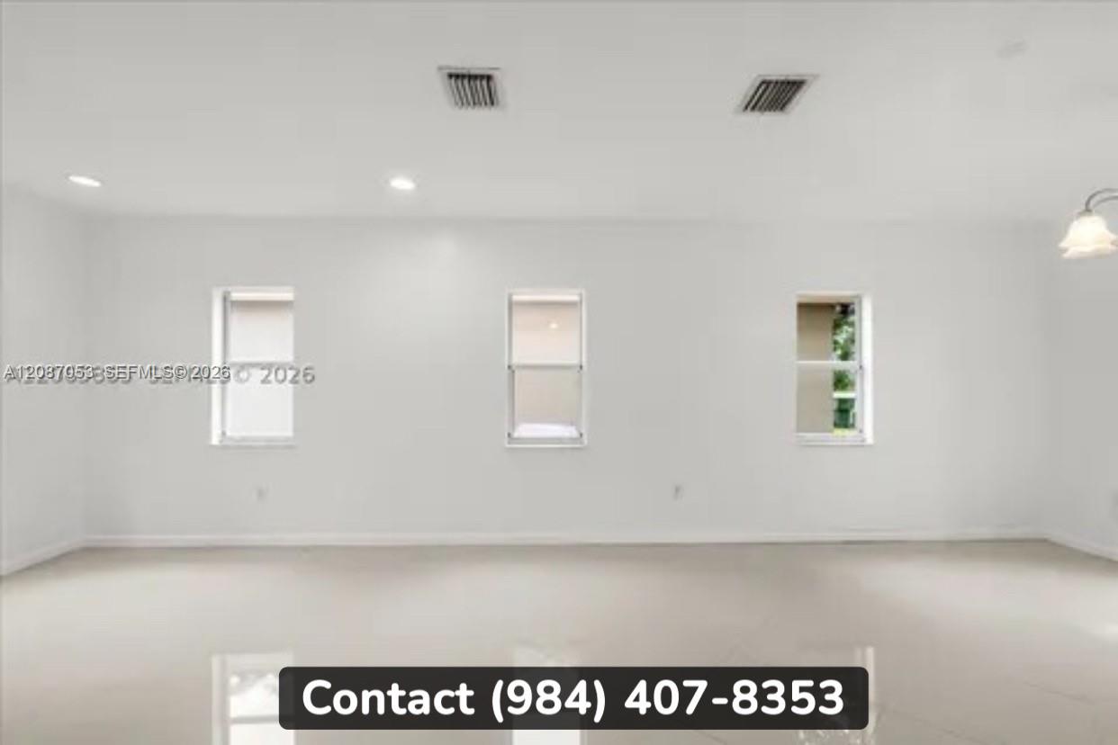 1755 NE 35th Ave — Photo 4