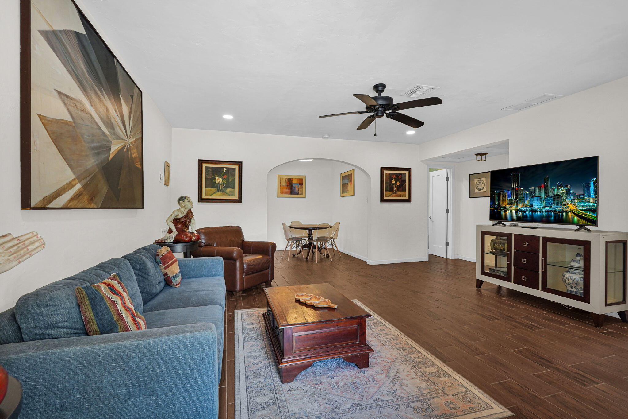 300 S Riverside Drive — Photo 4