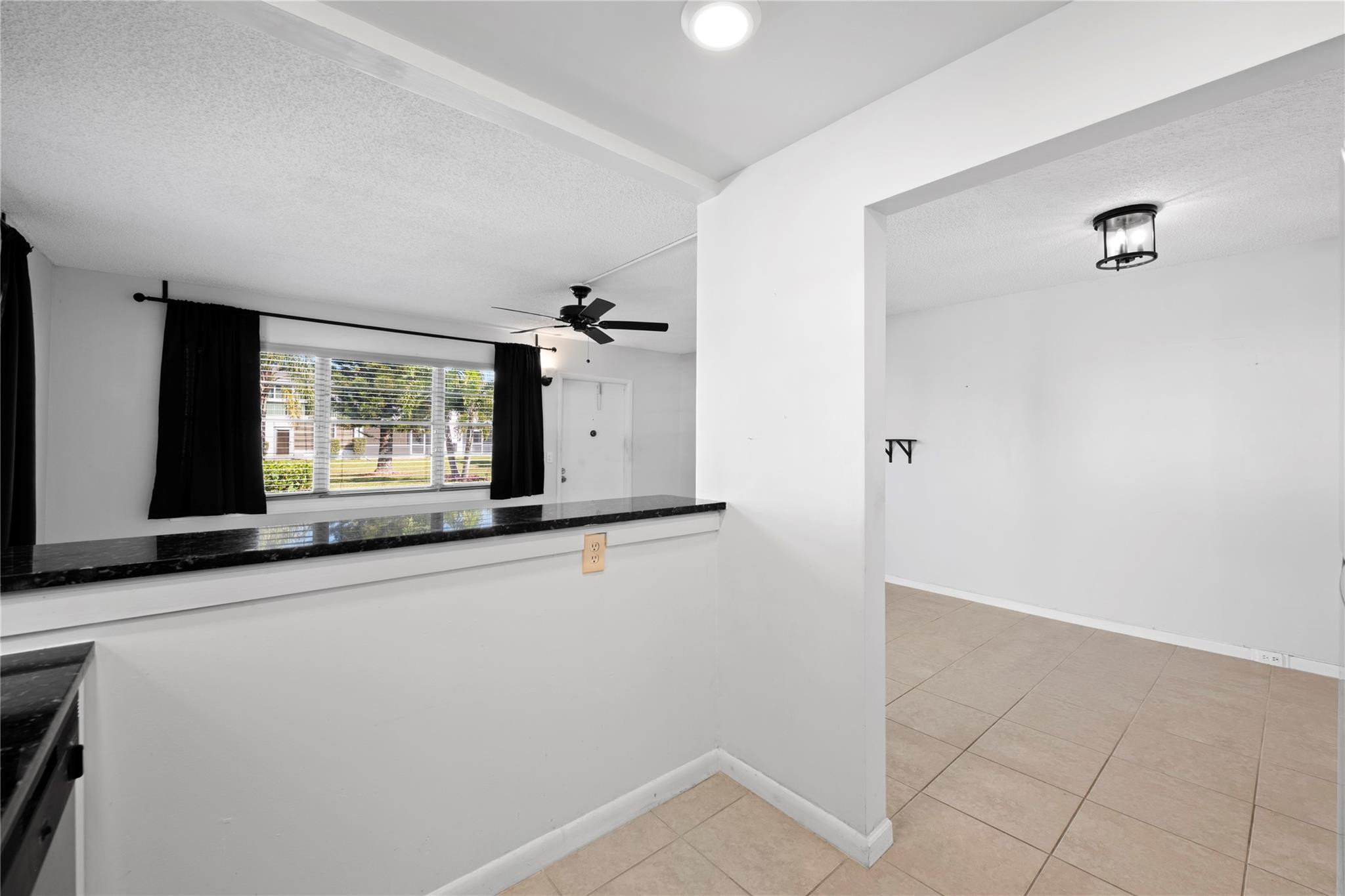 28 Prescott B # 28 — Photo 4