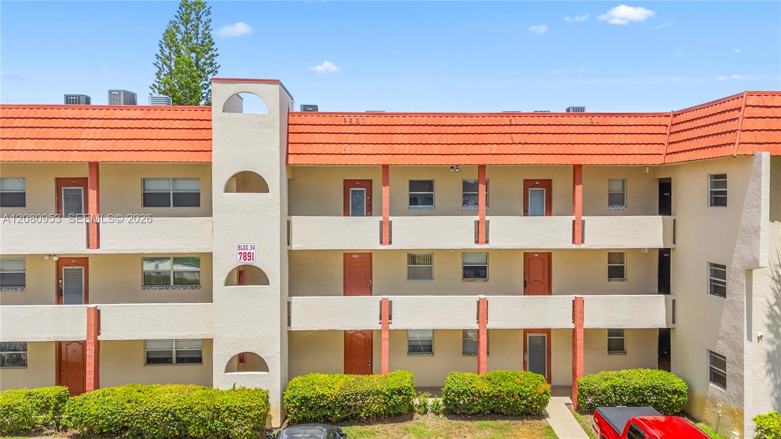 7891 N Sunrise Lakes Dr # 305 — Photo 4