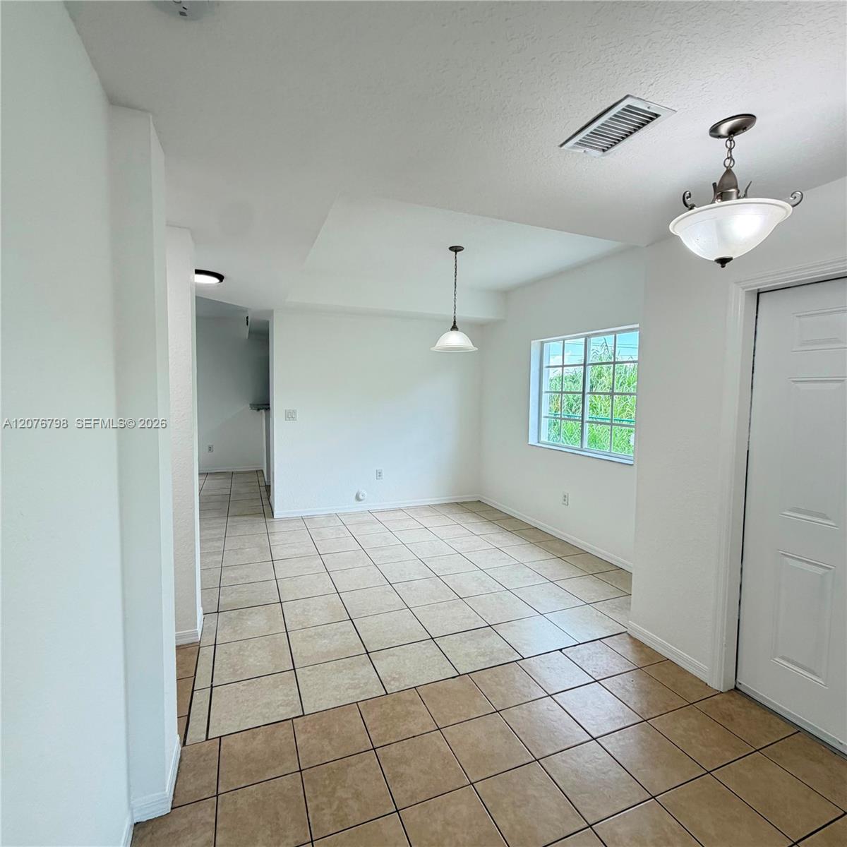 923 SE 16th Ct — Photo 5