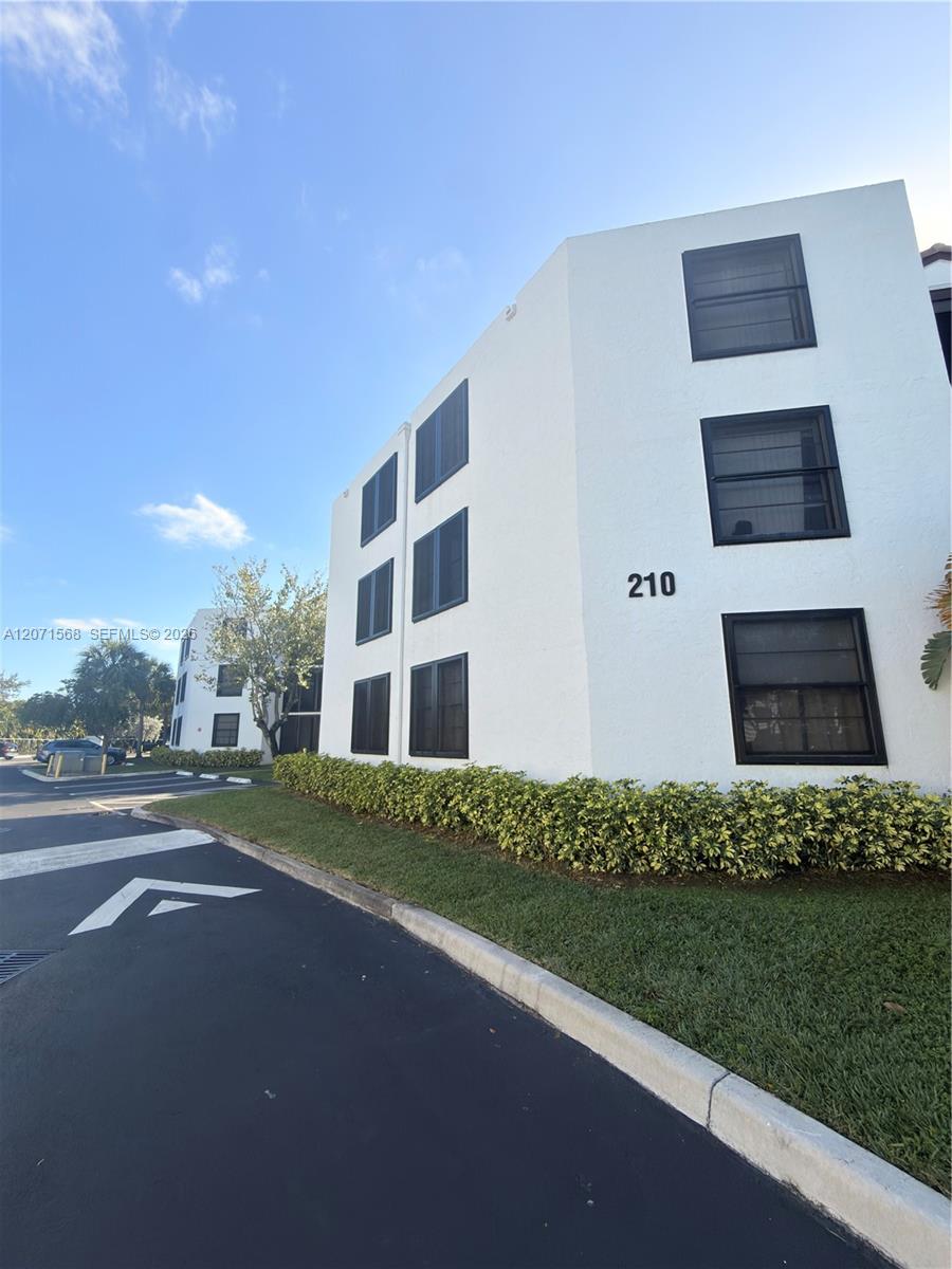 210 Lake Pointe Dr # 210, Oakland Park FL 33309
