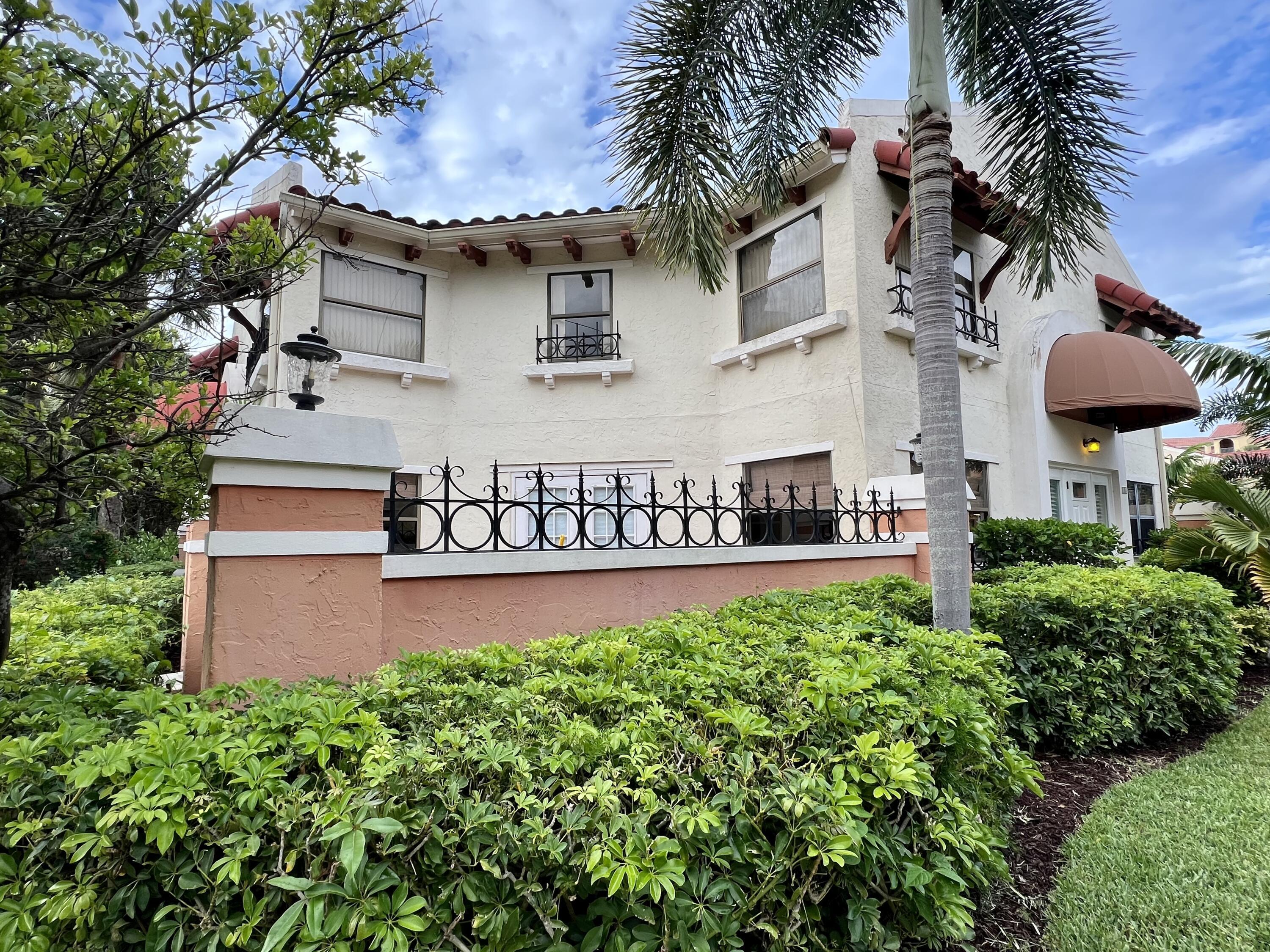 13 Uno Lago Drive, Juno Beach FL 33408