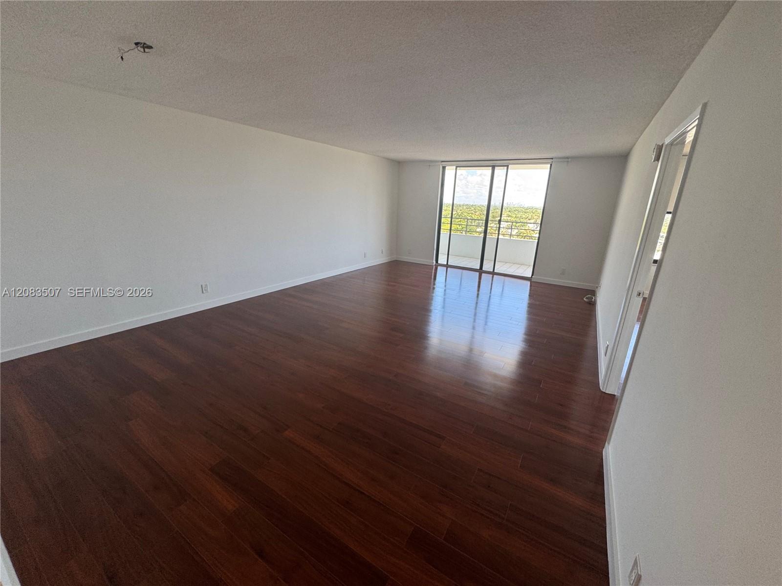 2500 Parkview Dr # 1109 — Photo 2