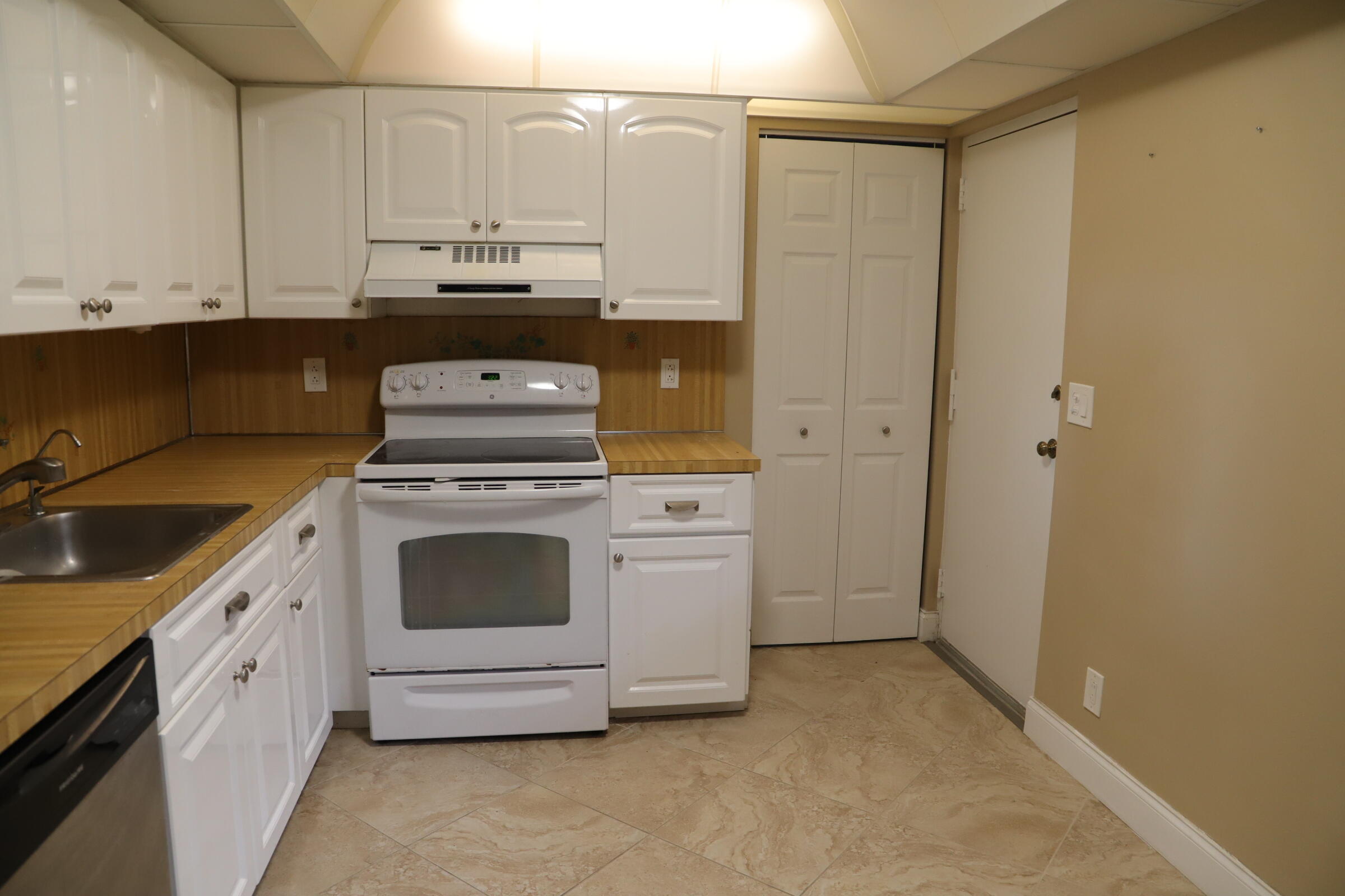 6400 NW 2nd Avenue # 423, Boca Raton FL 33487