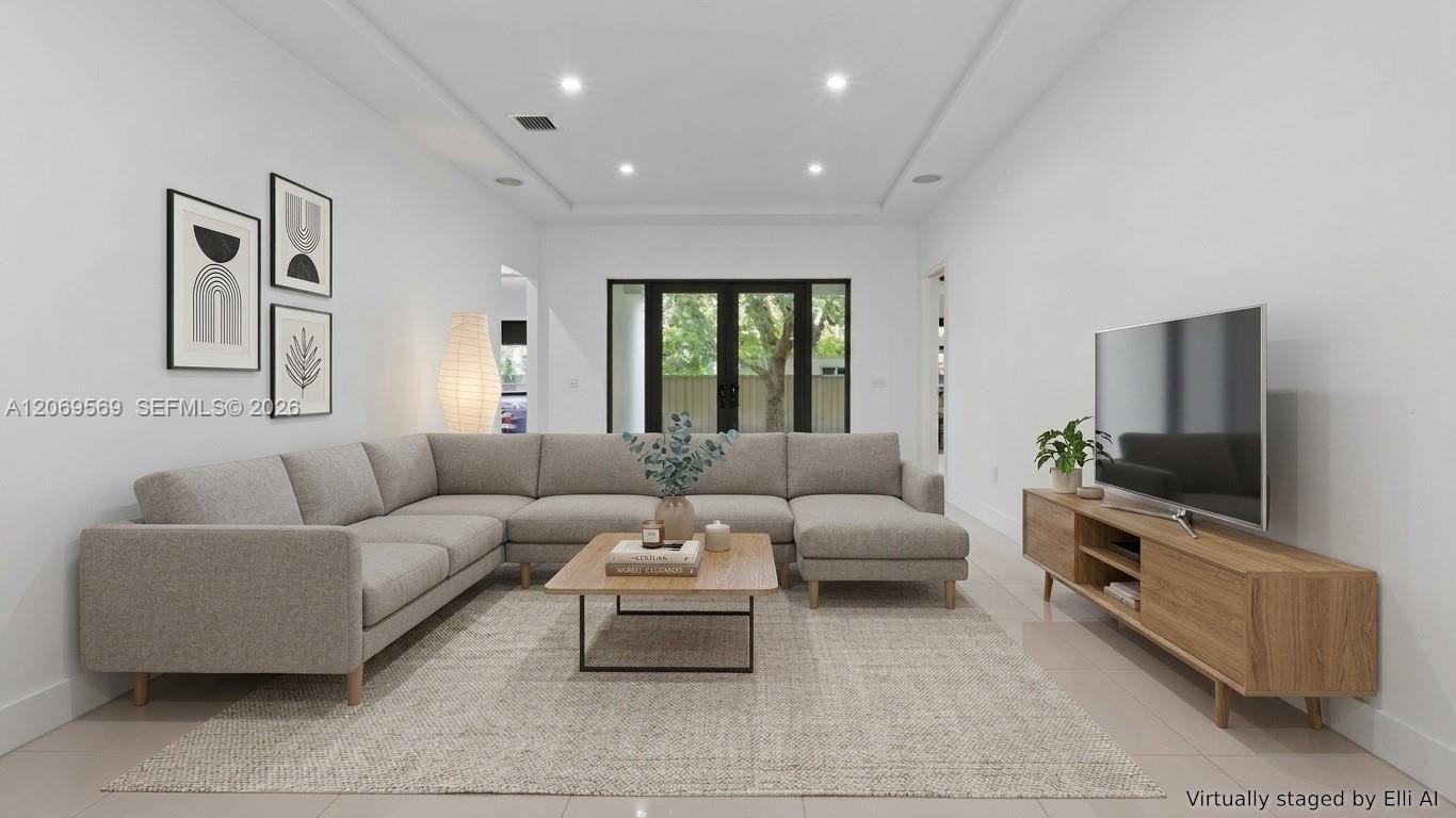 1419 SW 14th Ter — Photo 3