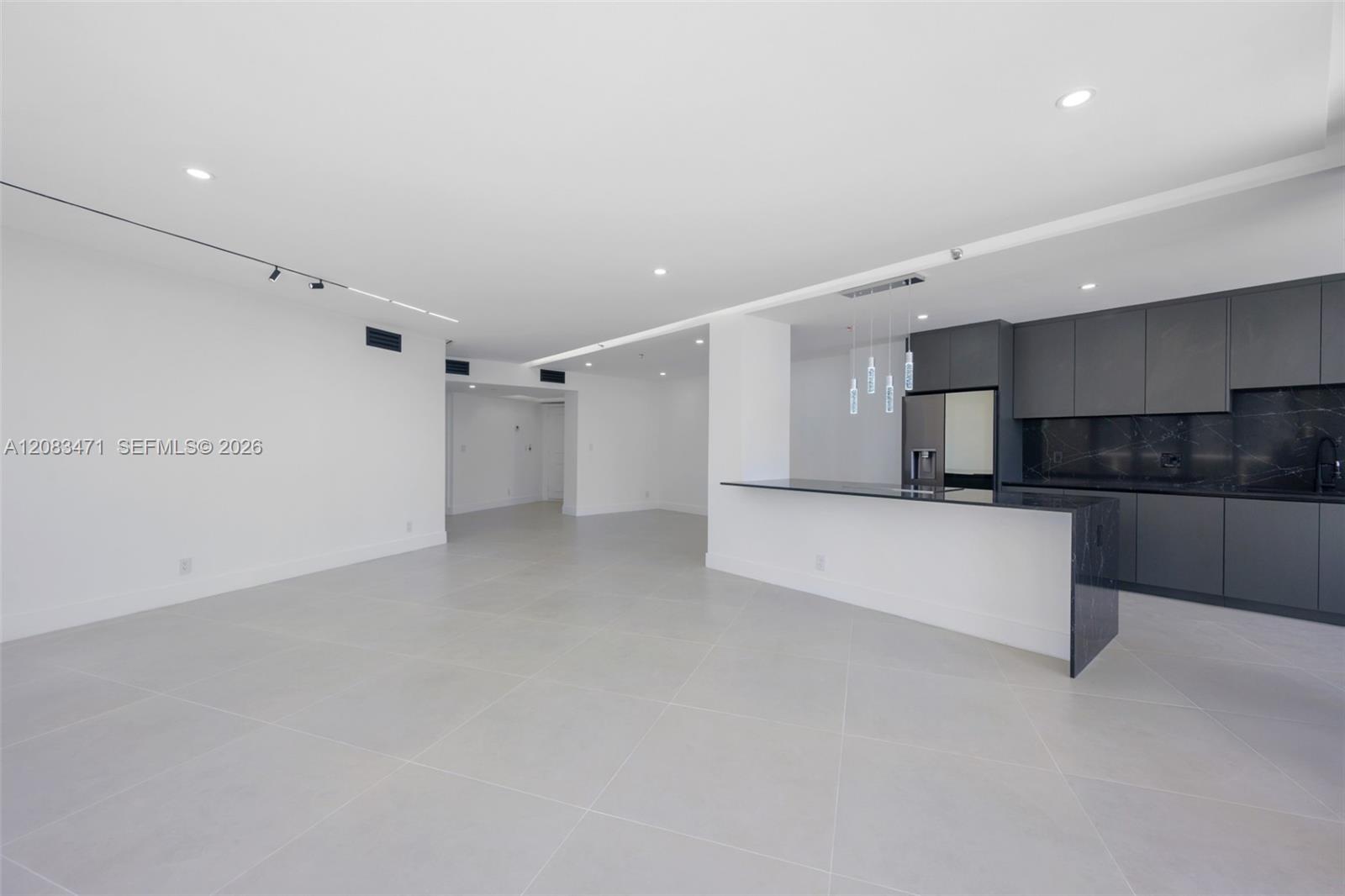 20281 E Country Club Dr # 1008 — Photo 2