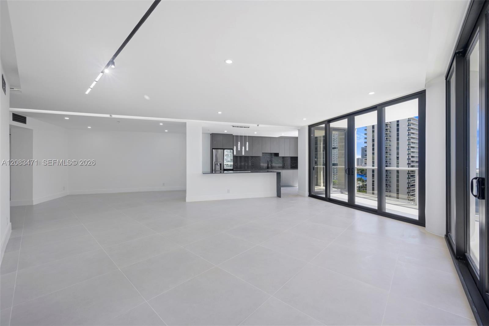20281 E Country Club Dr # 1008 — Photo 4